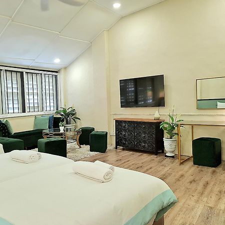 Stewart Hotel At 67 By Evr - Newly Renovated 2024 Джордж Таун Екстериор снимка