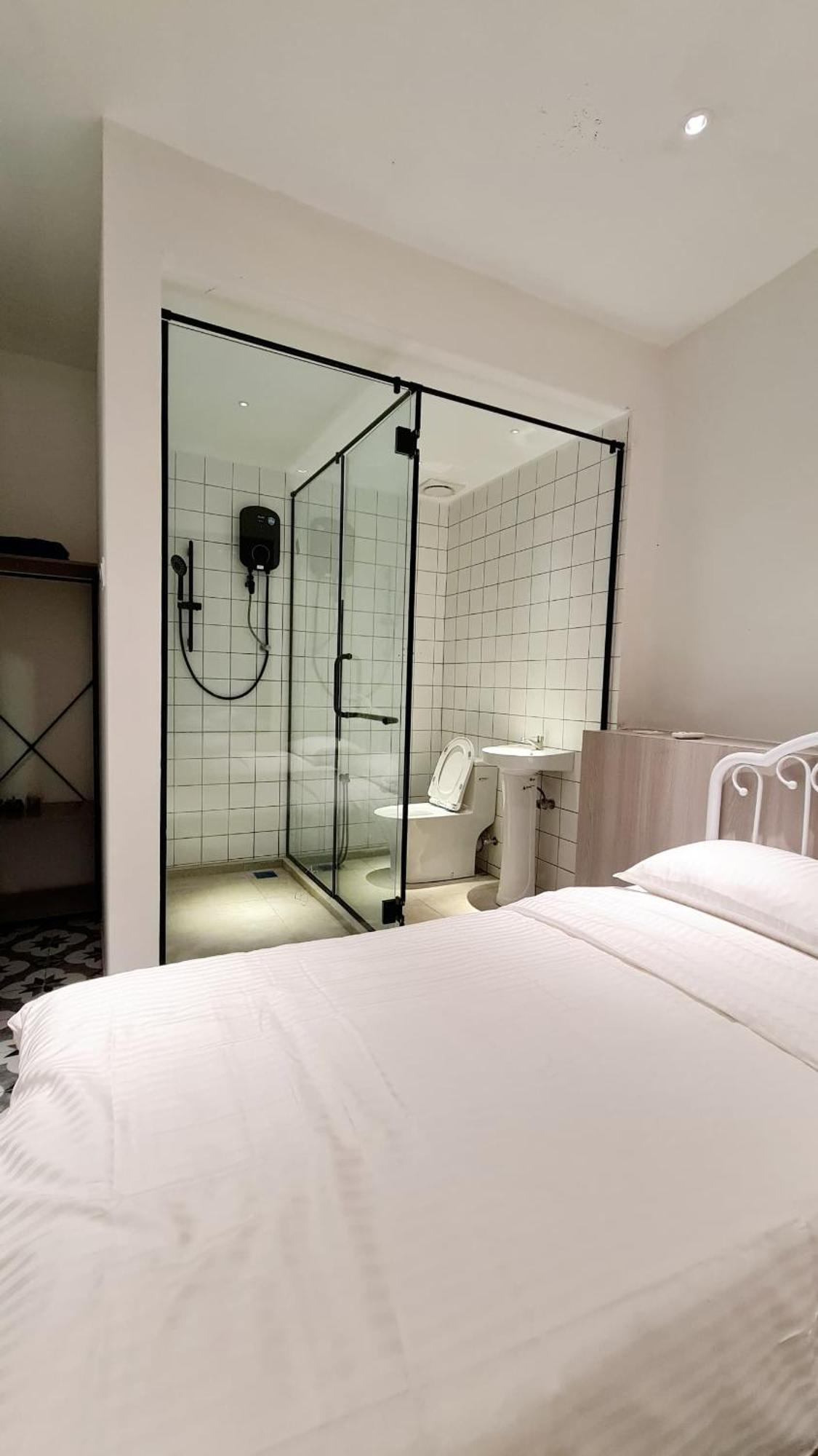 Stewart Hotel At 67 By Evr - Newly Renovated 2024 Джордж Таун Екстериор снимка
